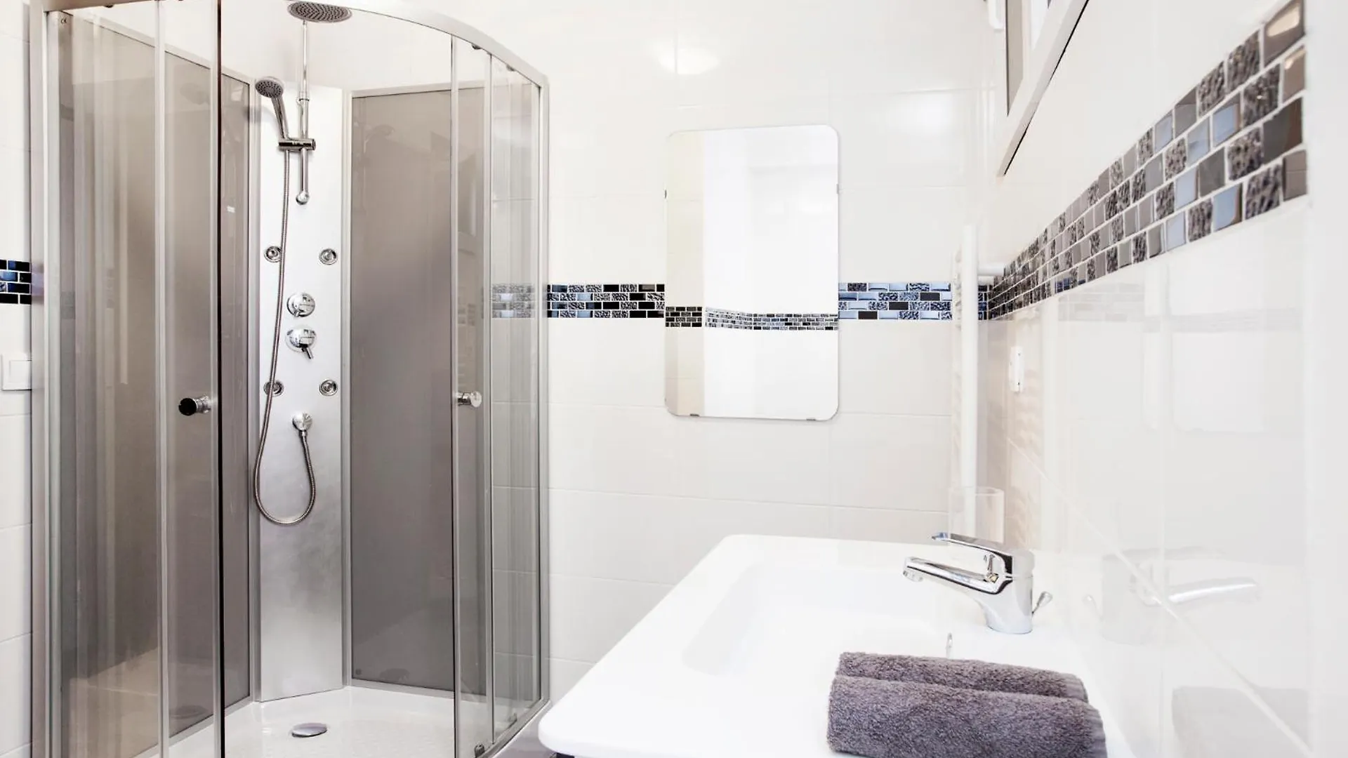 Manray House - Beautiful Three Bedroom Apartment- Paris Center